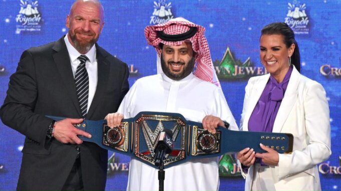 TKO সভাপতি মার্ক শাপিরো সৌদি আরবে আরও WWE ইভেন্টের সম্ভাবনা সম্পর্কে মন্তব্য করেছেন - রেসলিং ইনকর্পোরেটেড।

