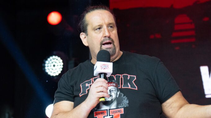 Tommy Dreamer Raw বনাম স্ম্যাকডাউন - রেসলিং ইনকর্পোরেটেড-এ WWE খসড়ার তুলনা করে।

