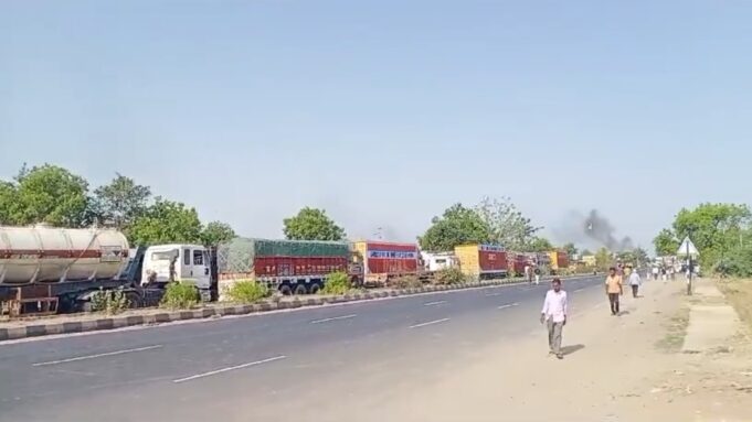 Gujarat villagers blocked national highway, Gujarat road accident death, Gujarat villagers protest, Sabarkantha, Gujarat police, attempt to murder, rioting charges,gujarat news, Gamdi residents protets, indian express news