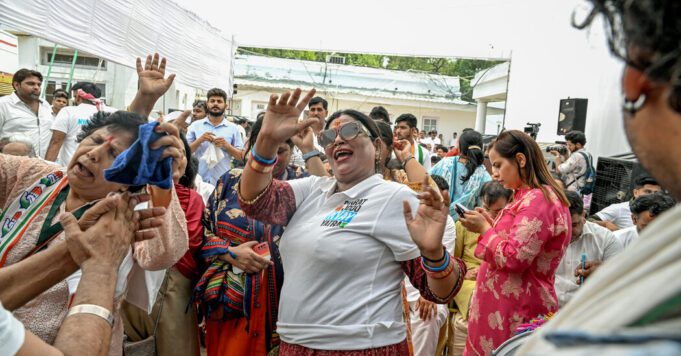 Early election results show a sharp turn for the Indian National Congress

