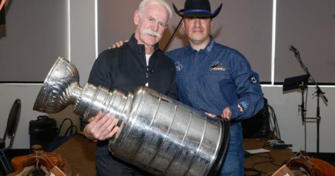 Lanny MacDonald brings Stanley Cup to Calgary police officer who saved his life | Globalnews.ca


