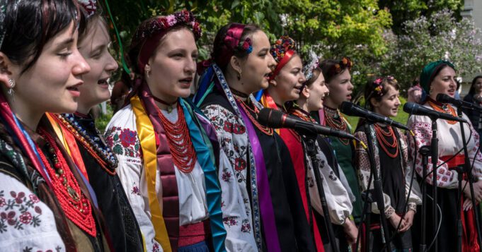 Ukraine reshapes its image, folk songs become the new trend

