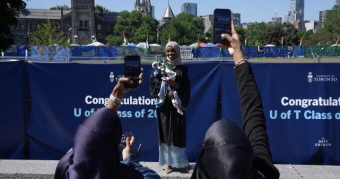 University of Toronto graduation ceremonies go ahead amid campus protests | Globalnews.ca

