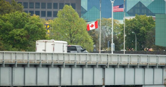 What is flagpoling? CBSA cuts immigration services at 12 border crossings - National | Globalnews.ca

