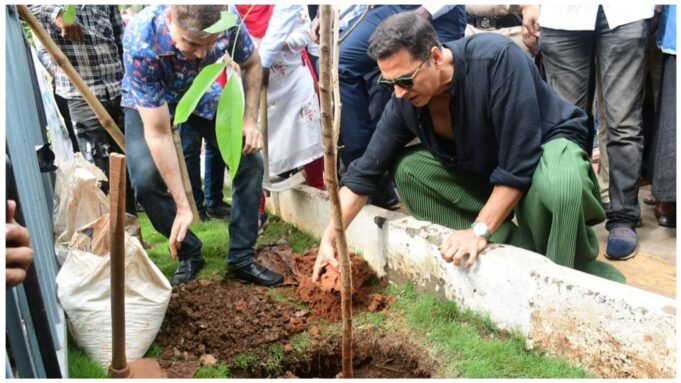 Akshay Kumar joins tree plantation drive in Mumbai