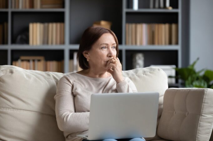 Study: Loneliness dynamics and physical health symptomology among midlife adults in daily life. Image Credit: fizkes / Shutterstock.com