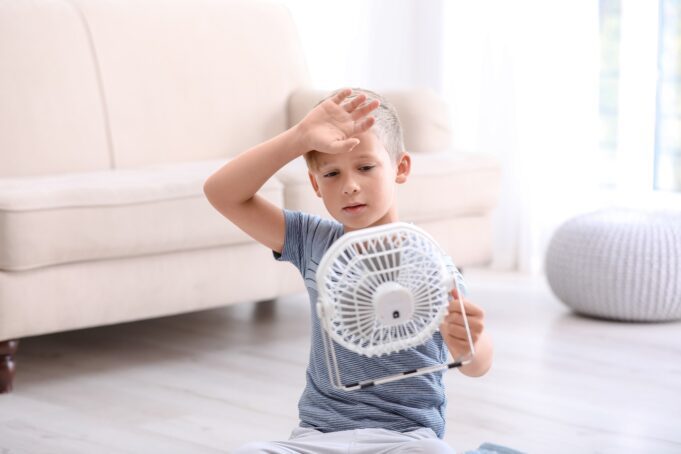 Study: Early life cold and heat exposure impacts white matter development in children. Image Credit: New Africa/Shutterstock.com