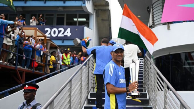 দ্রাবিড়: ভারতের টি-টোয়েন্টি বিশ্বকাপ জয় 'দলের লড়াইয়ের ক্ষমতা দৃঢ়ভাবে প্রমাণ করে'

