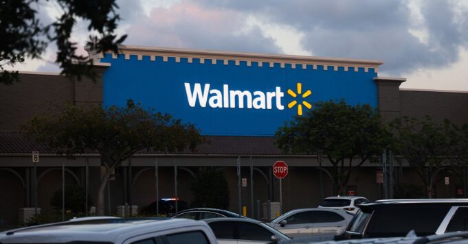 CBD পণ্য এখন 800 টিরও বেশি Walmart স্টোরে বিক্রি হয়

