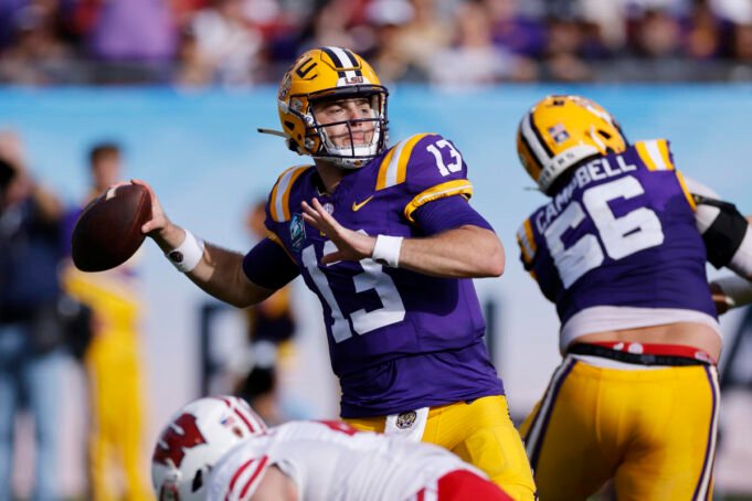 NCAA ফুটবল খেলা কিভাবে দেখবেন: LSU Tigers বনাম USC Trojans

