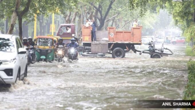 Waterlogging also affected the route from Safdarjung to Mehrauli on the Ring Road and the MB Road carriageway towards Mehrauli from Badarpur.